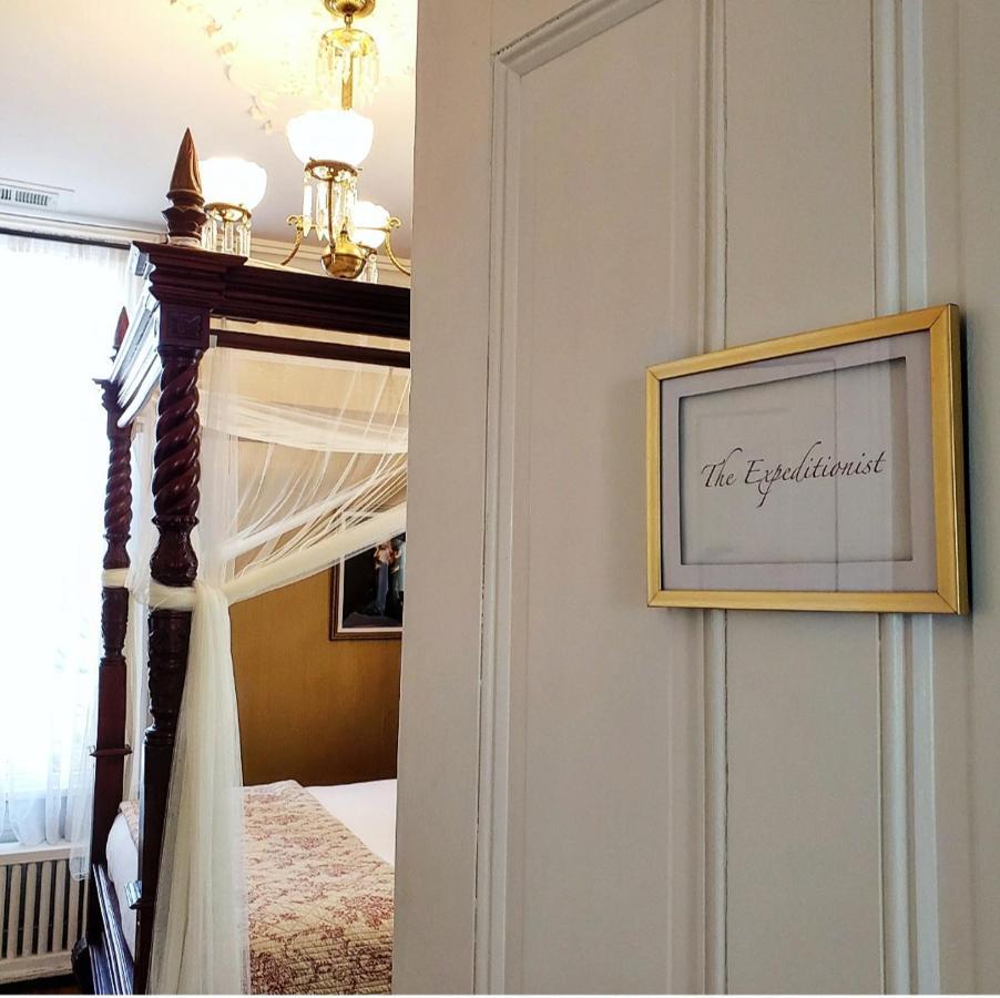 Bed & Breakfast South Court 3*