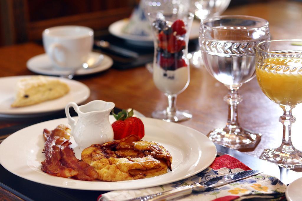 Bed & Breakfast South Court 3*